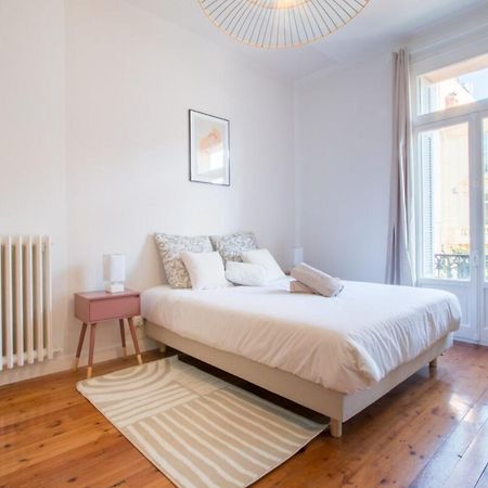 Spacious 2-Bedroom In The Centre Of Ментона Экстерьер фото