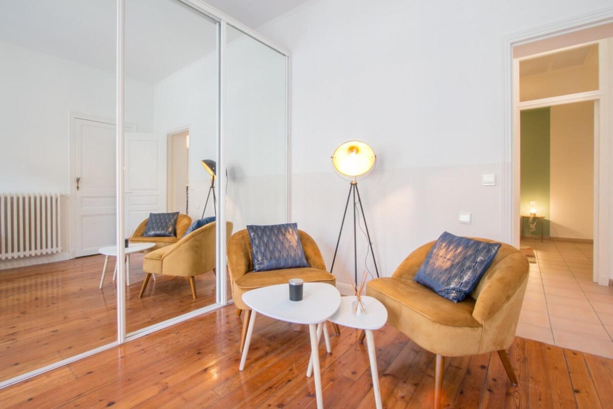 Spacious 2-Bedroom In The Centre Of Ментона Экстерьер фото